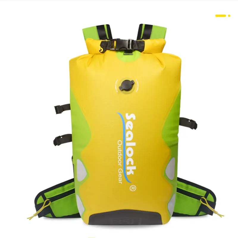 ハイキングやカヤック用の 35L ロールトップ防水バックパック